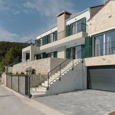 Villa Beachfront Retreat