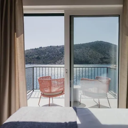 Villa Beachfront Retreat Vinišće