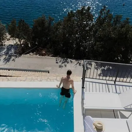 Beachfront Retreat Vinišće