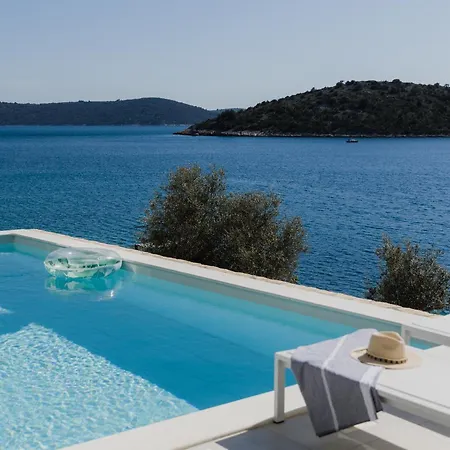 Beachfront Retreat Villa Vinišće