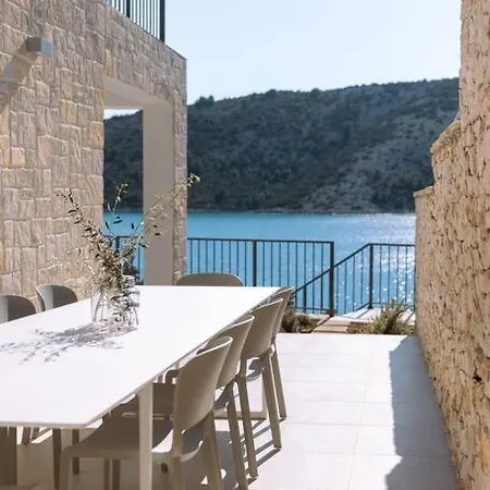 Villa Beachfront Retreat *