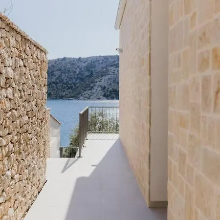 Beachfront Retreat * Vinišće