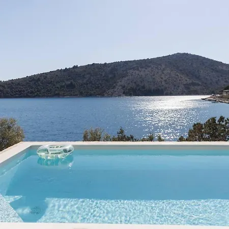 Beachfront Retreat * Vinišće