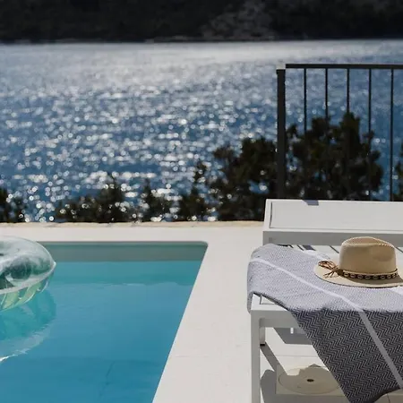 Beachfront Retreat Villa Vinišće
