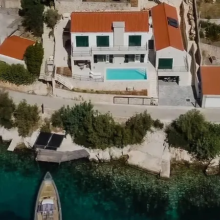 Beachfront Retreat *