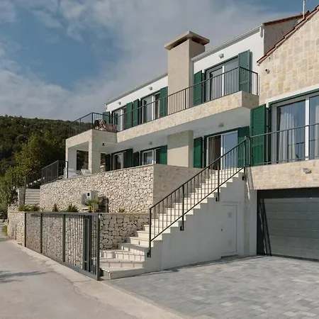 Beachfront Retreat Villa Vinišće