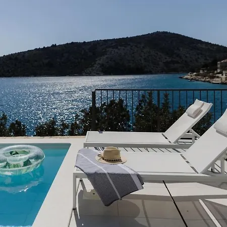 Beachfront Retreat *